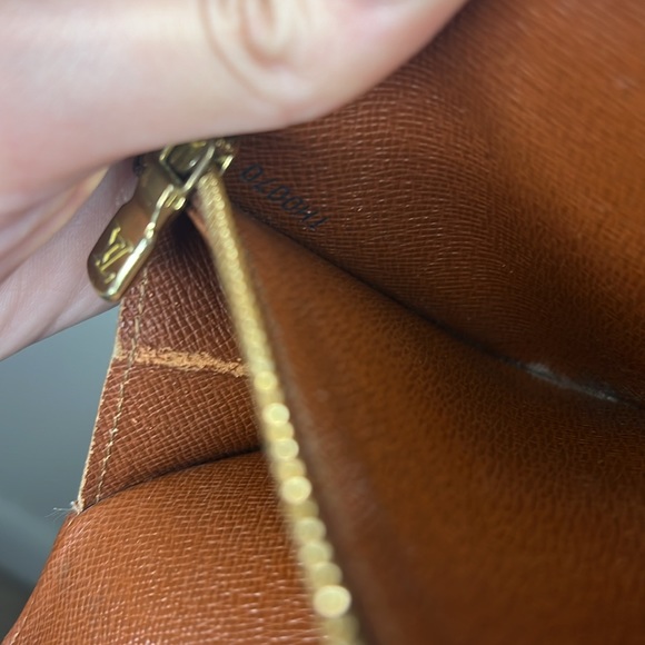 Authentic Louis Vuitton Wallet LV - Picture 10 of 11